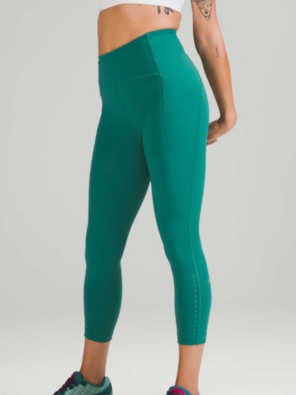 LIKE NEW Lululemon Women’s Swift Speed High-Rise Crop Tights 21” - Picture 2 of 8